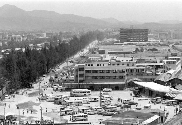 △1981年建设中的深圳经济特区罗湖幼区