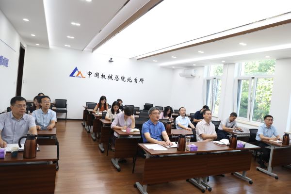 中心组进建2.jpg 中心组进建2.jpg